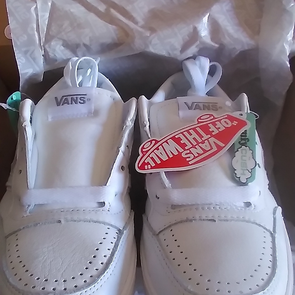Vans - Picture 2 of 3